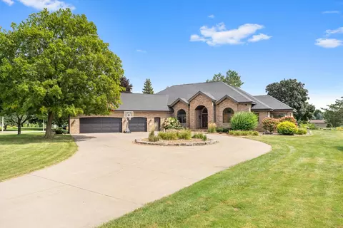 4490 Stonewood Dr, Oshkosh, WI 54902