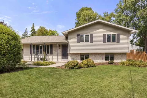 1040 Grove St, Menasha, WI 54952