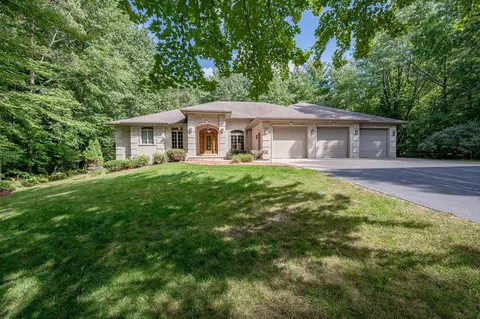 5984 Timber Haven Dr, Little Suamico, WI 54141