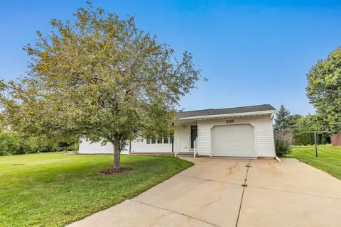 221 Garden View Ln, Denmark, WI 54208