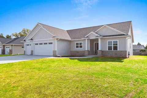 3060 Gilbert Dr, Green Bay, WI 54311