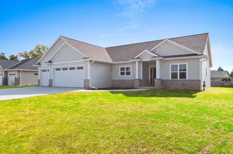 3060 Gilbert Dr, Green Bay, WI 54311