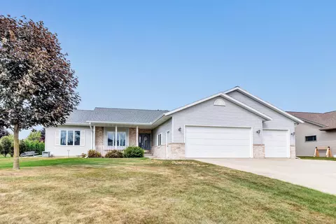 1209 E Ridlington Ave, Shawano, WI 54166