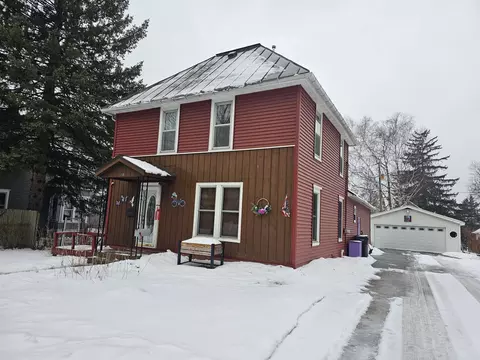 113 N State St, Waupaca, WI 54981
