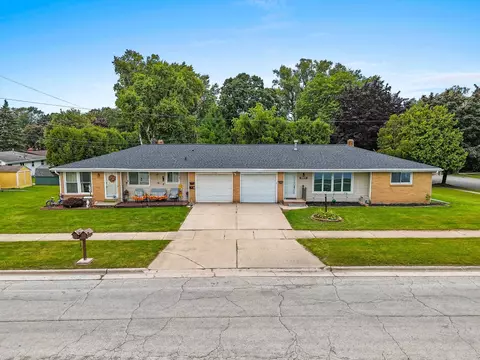 1136 Clayton Pl, Green Bay, WI 54302