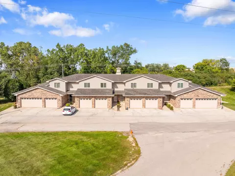 2127 Royal Crest Cir #5, Green Bay, WI 54311