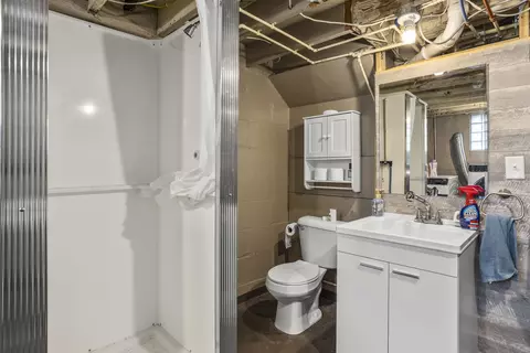 Bath - 912 W Winnebago St, Appleton, WI 54914 photo 2 of 2