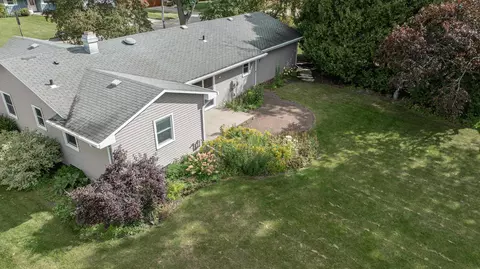 Exterior - 1015 E Marnie Ln, Appleton, WI 54911 photo 7 of 8