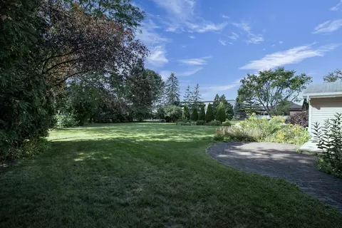 Exterior - 1015 E Marnie Ln, Appleton, WI 54911 photo 3 of 8