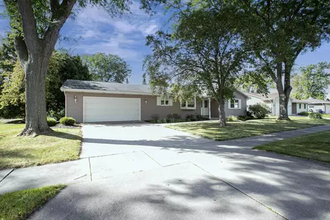Exterior - 1015 E Marnie Ln, Appleton, WI 54911 photo 1 of 8