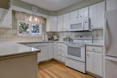 Kitchen - 1015 E Marnie Ln, Appleton, WI 54911 photo 1 of 2