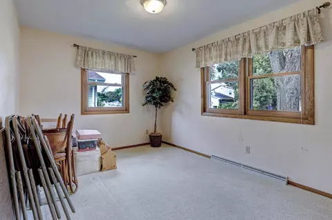 Bedroom - 1015 E Marnie Ln, Appleton, WI 54911 photo 5 of 6