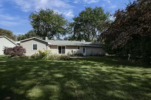 Exterior - 1015 E Marnie Ln, Appleton, WI 54911 photo 6 of 8