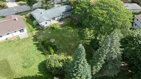 View/Area - 1015 E Marnie Ln, Appleton, WI 54911 photo 2 of 7