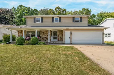 94 Crestview Dr, Appleton, WI 54915