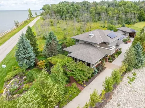 1156 S Bayshore Rd, Brussels, WI 54204
