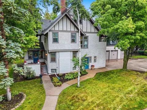 1115 S Monroe Ave, Green Bay, WI 54301