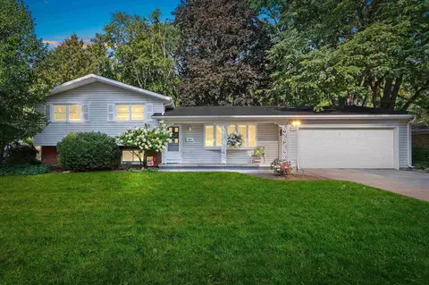 1013 N Locust St, Green Bay, WI 54303