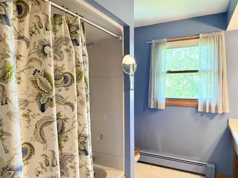 Bath - 1825 N Douglas St, Appleton, WI 54914 photo 3 of 3