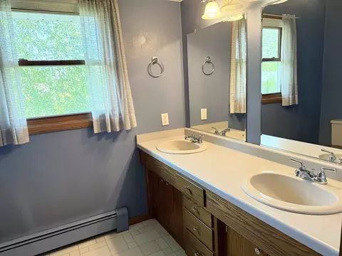 Bath - 1825 N Douglas St, Appleton, WI 54914 photo 2 of 3