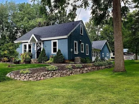 90 17th St, Clintonville, WI 54929