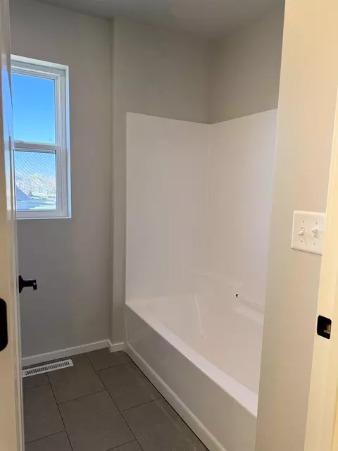 Bath - n9315 Gemstone Court, Appleton, WI 54915 photo 2 of 5
