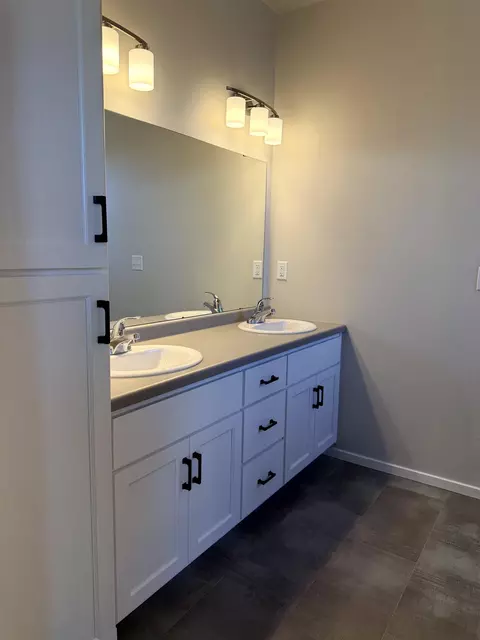 Bath - n9315 Gemstone Court, Appleton, WI 54915 photo 3 of 5