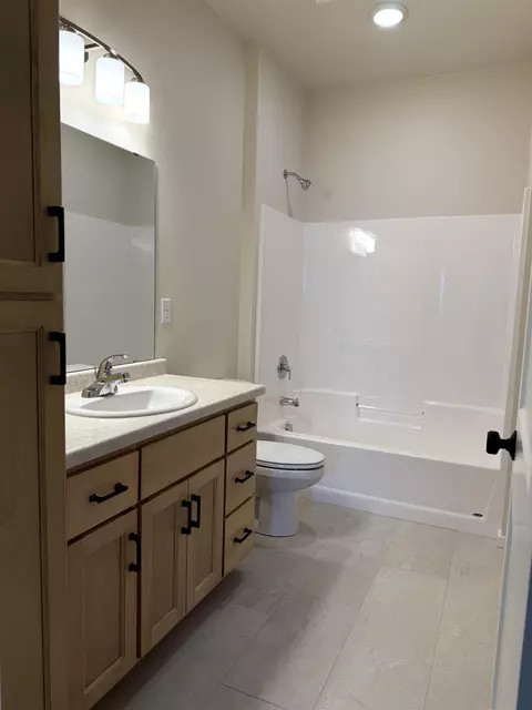 Bath - n9355 Gemstone Court, Appleton, WI 54915 photo 3 of 3