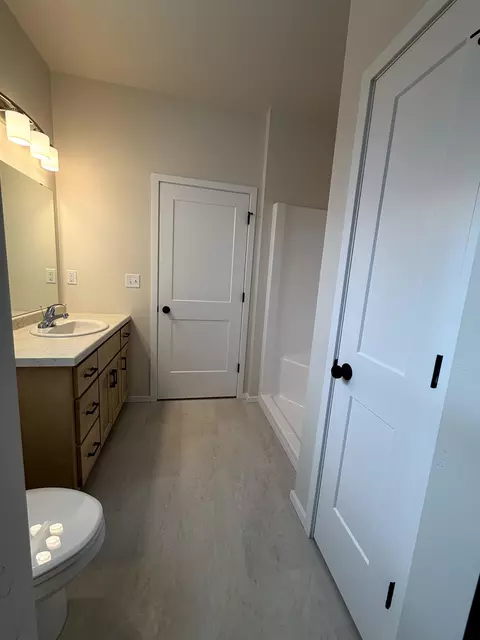 Bath - n9355 Gemstone Court, Appleton, WI 54915 photo 2 of 3
