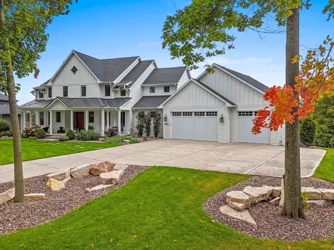 652 Lincoln Rdg, Green Bay, WI 54313