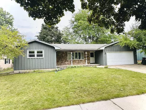 910 S Fidelis St, Appleton, WI 54915