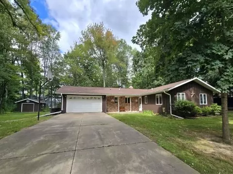925 E Ridlington Ave, Shawano, WI 54166