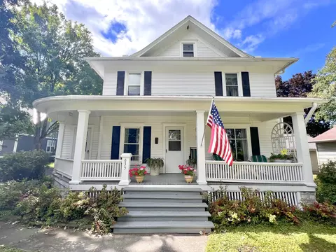 635 Oak St, Brownsville, WI 53006