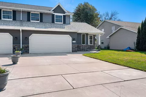 978 St Anthony Dr #2, De Pere, WI 54115