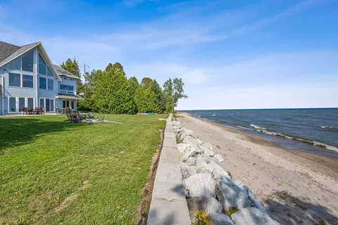 e7379 Washington Road, Algoma, WI 54201