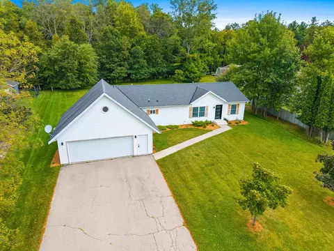 510 Meadow Ln, Peshtigo, WI 54157