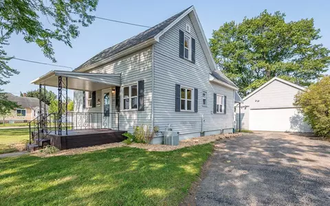 1061 Jackson St, Marinette, WI 54143
