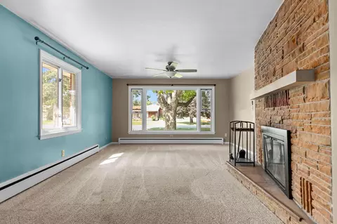 Living - 2570 Palisades Ln, Appleton, WI 54915 photo 3 of 5