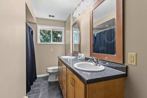 Bath - 2570 Palisades Ln, Appleton, WI 54915 photo 1 of 4
