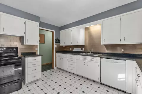 Kitchen - 2570 Palisades Ln, Appleton, WI 54915 photo 2 of 4