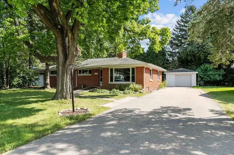 Exterior - 2570 Palisades Ln, Appleton, WI 54915 photo 2 of 7