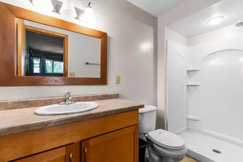 Bath - 2570 Palisades Ln, Appleton, WI 54915 photo 2 of 4