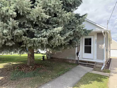 886 3rd St, Menasha, WI 54952