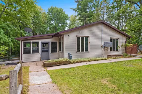 11771 Laura Ln, Crivitz, WI 54114
