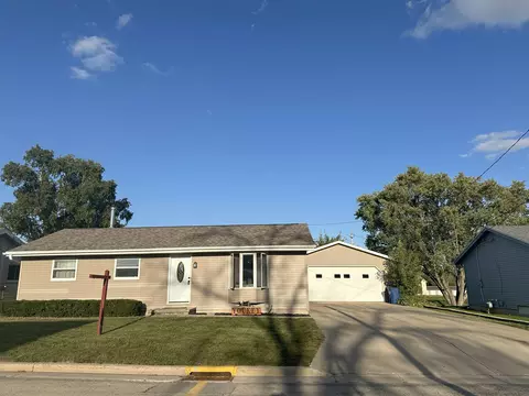 708 Pine St, Omro, WI 54963