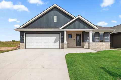 393 Farmhouse Ln, Combined Locks, WI 54113