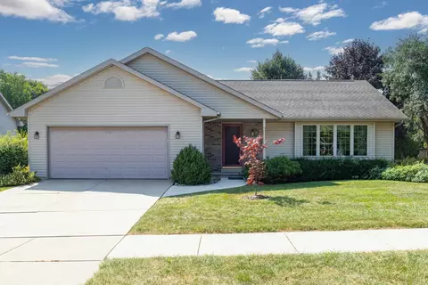 357 Sunnybrook Dr, Oshkosh, WI 54904