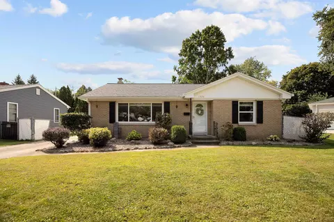 1220 Loch Dr, Green Bay, WI 54303