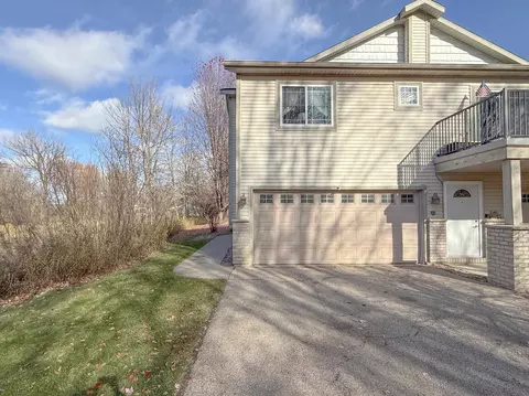 1007 Mallard Way, Marinette, WI 54143