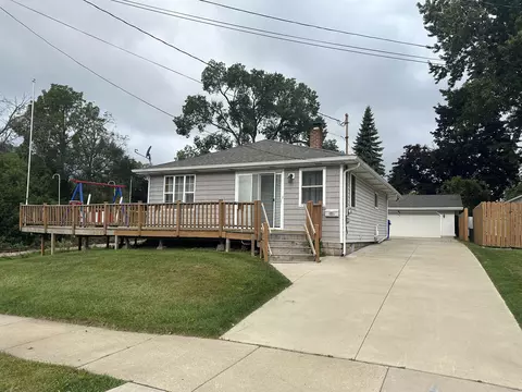 1011 Oviatt St, Kaukauna, WI 54130